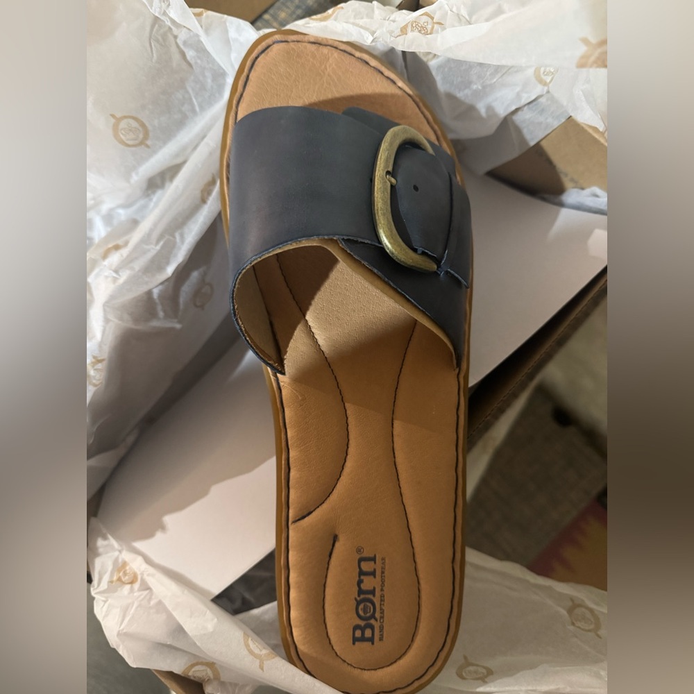 🎉LAST CHANCE🎉 Born Miarra Big Buckle Slide Sandals - Leather
